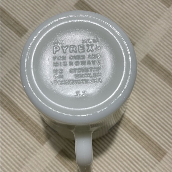 Pyrex Old Town Blue Onion D Handle Coffee Mug - Picture 7 of 9